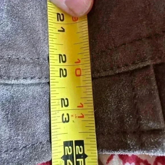 Liz Claiborne size large suede jacket‎ NWOT. Fully lined. Patch pockets, zipper. - Picture 9 of 11